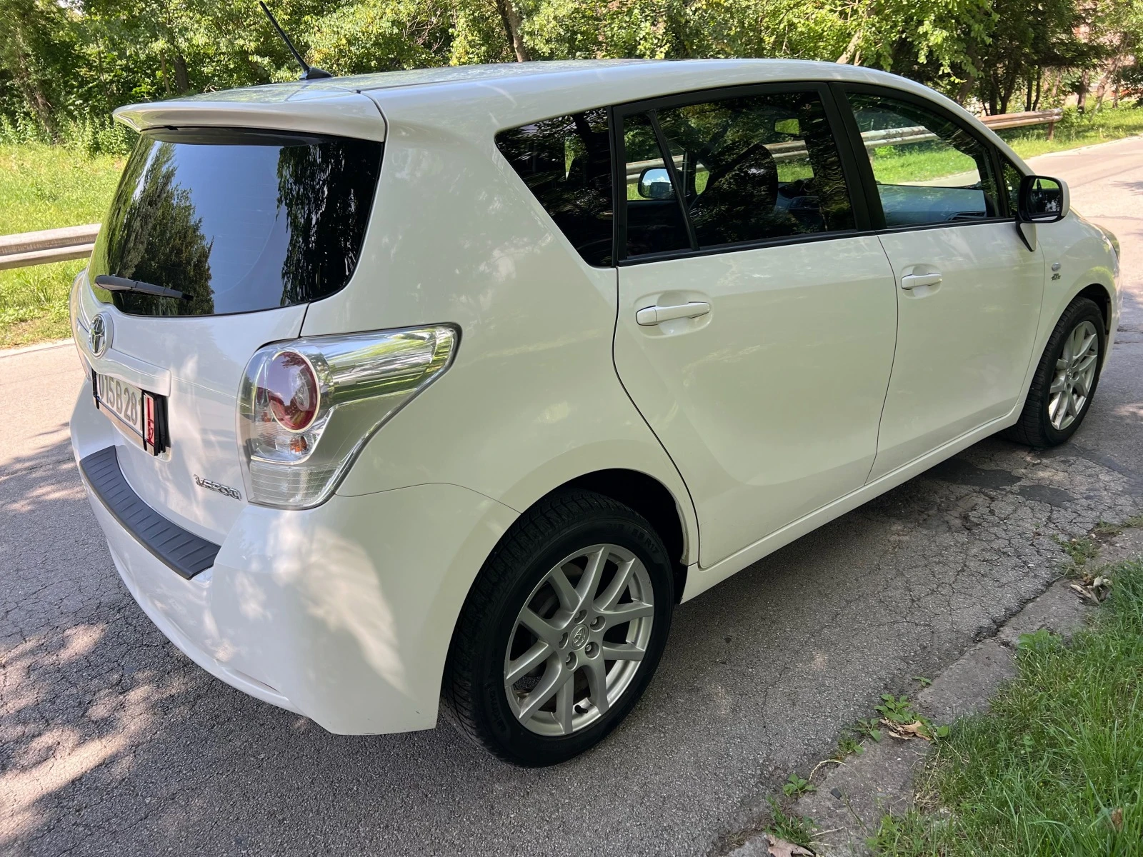 Toyota Verso 2.2D/150p.s-Avtomat /Navi/Panorama-Full-EURO 5b - изображение 3