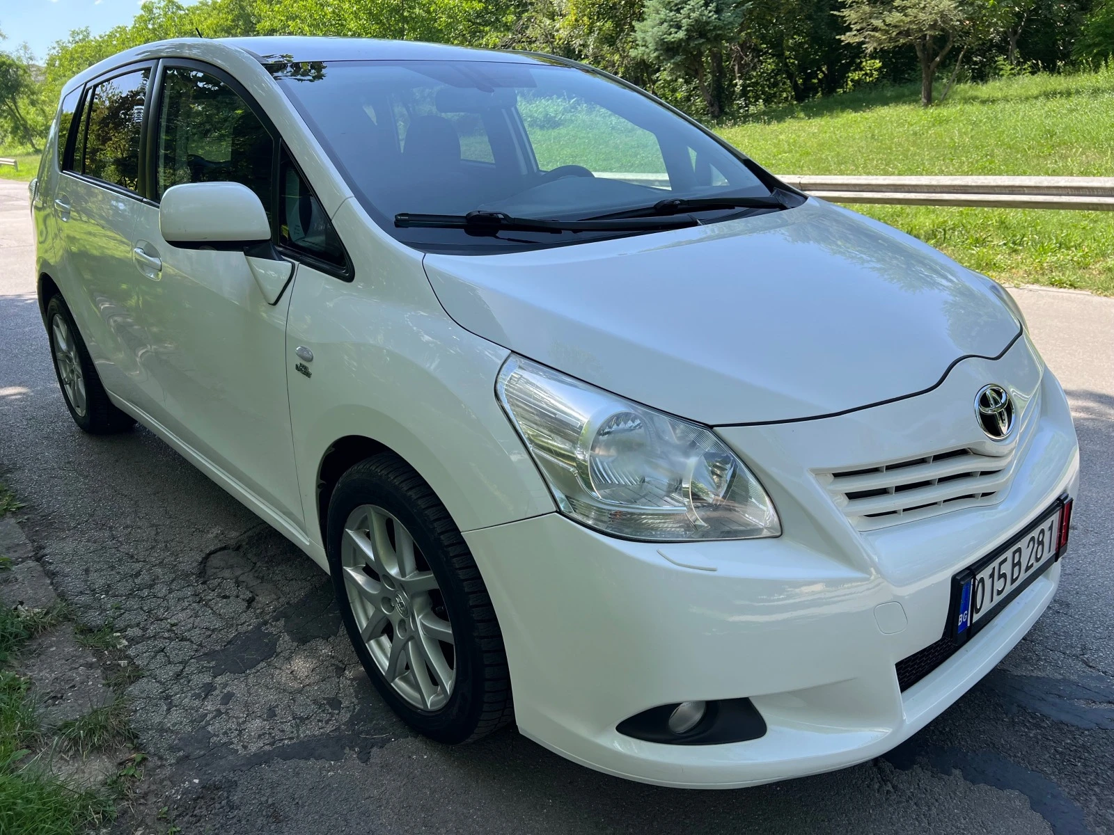 Toyota Verso 2.2D/150p.s-Avtomat /Navi/Panorama-Full-EURO 5b - изображение 2