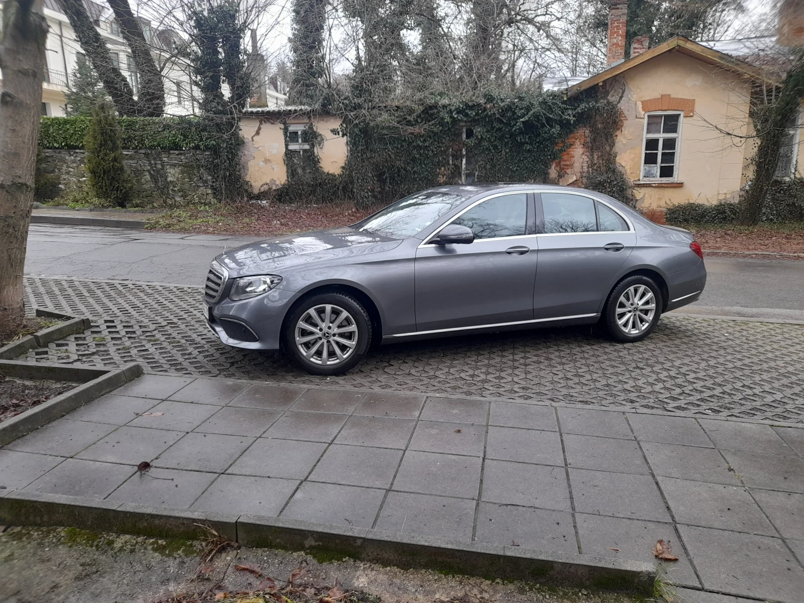 Mercedes-Benz E 200 25000км Ръчни скорости - изображение 2