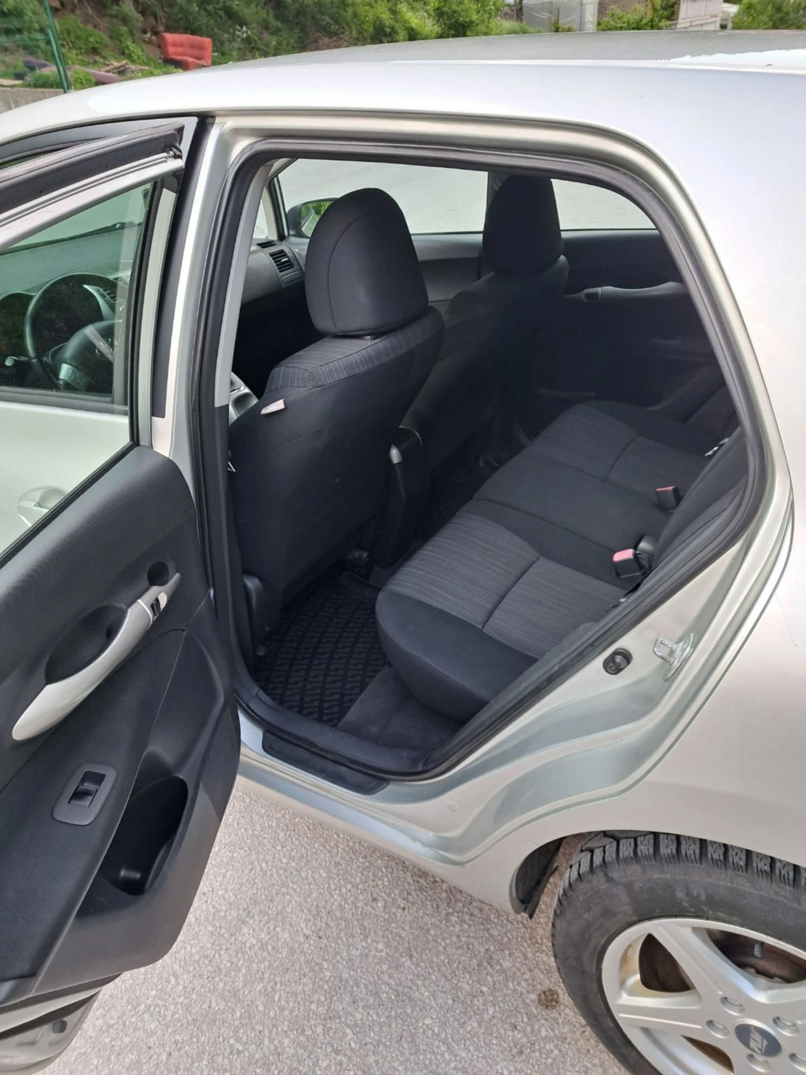 Toyota Auris 2.0 - изображение 6