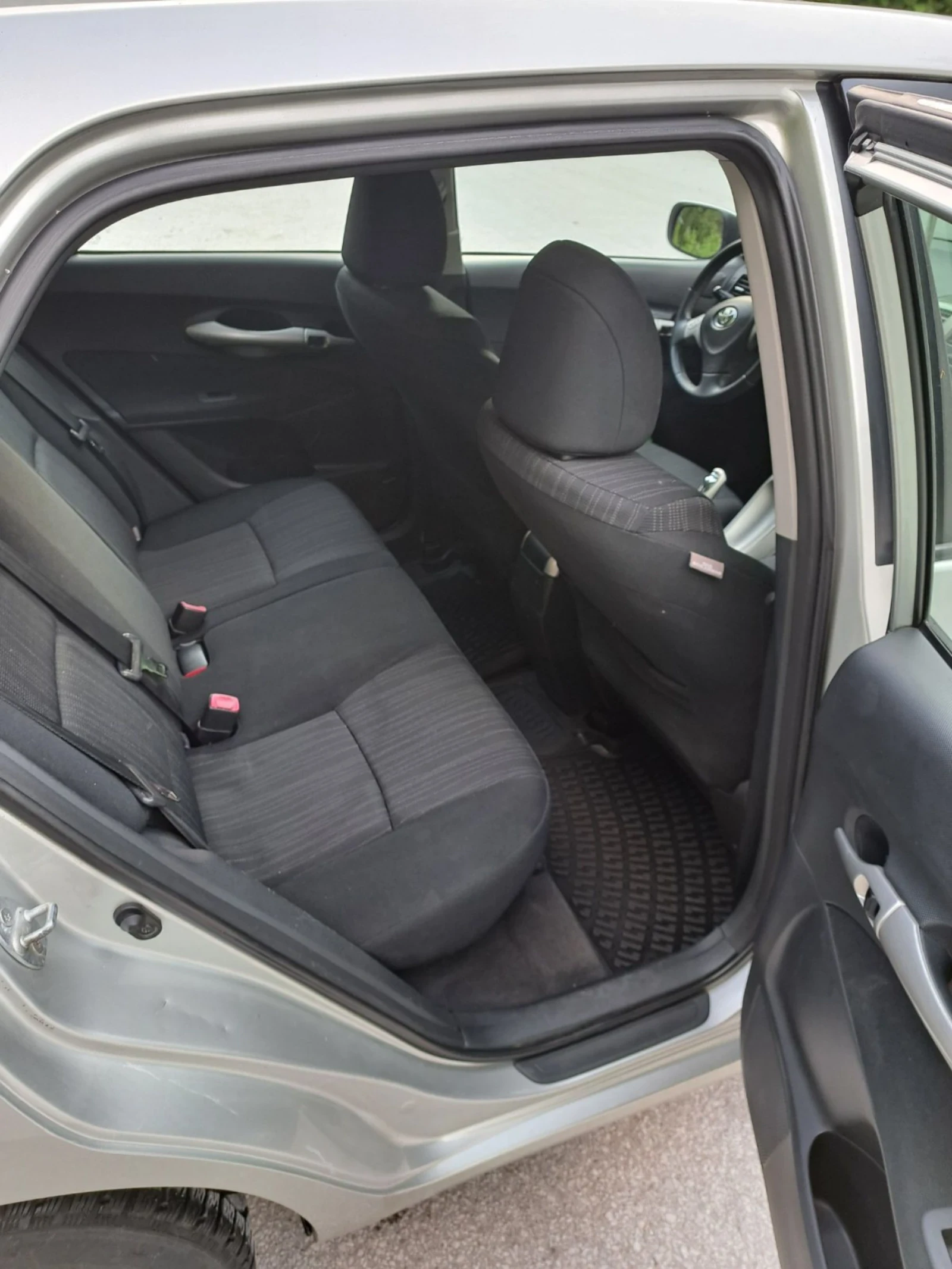 Toyota Auris 2.0 - изображение 5