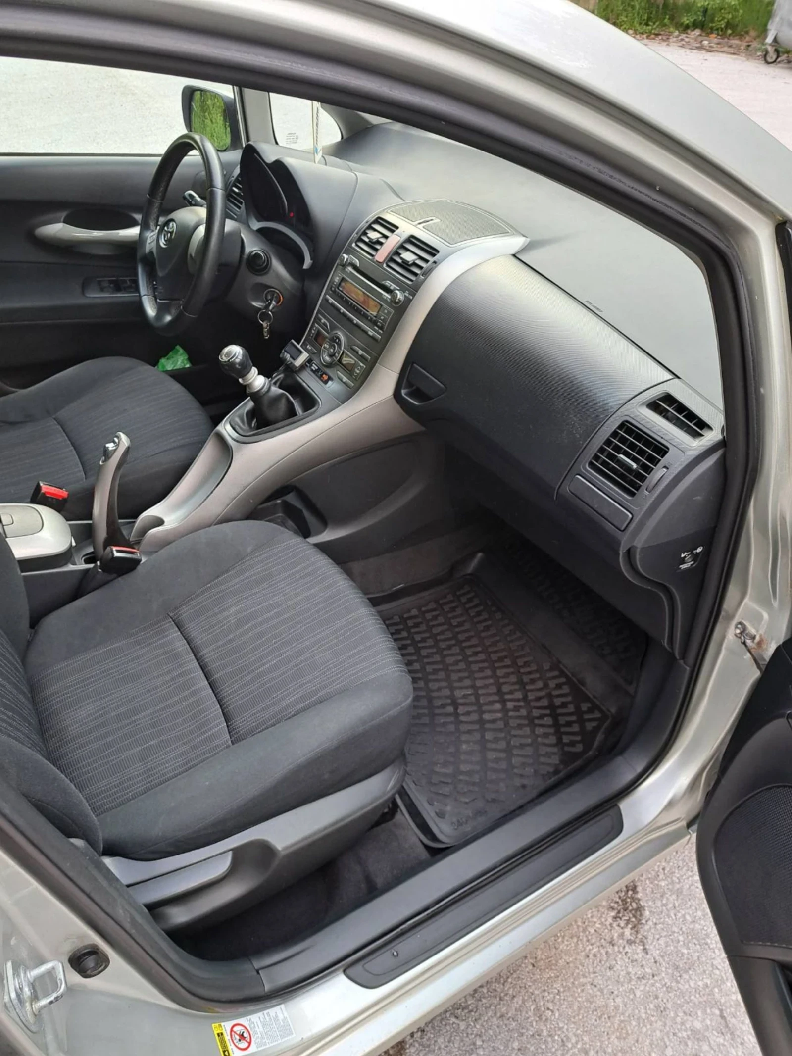 Toyota Auris 2.0 - изображение 2