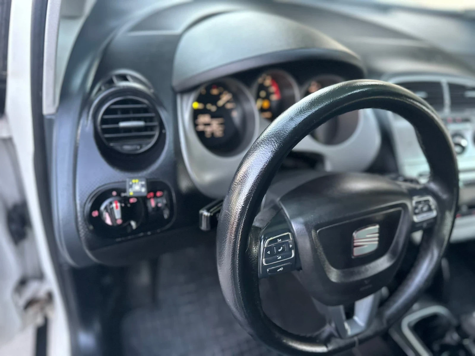 Seat Altea 1.6 газ - изображение 7