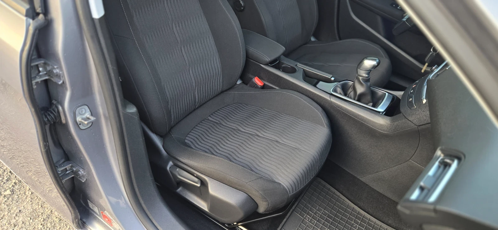 Peugeot 308 1.6hdi 92к.с., снимка 12 - Автомобили и джипове - 53707513