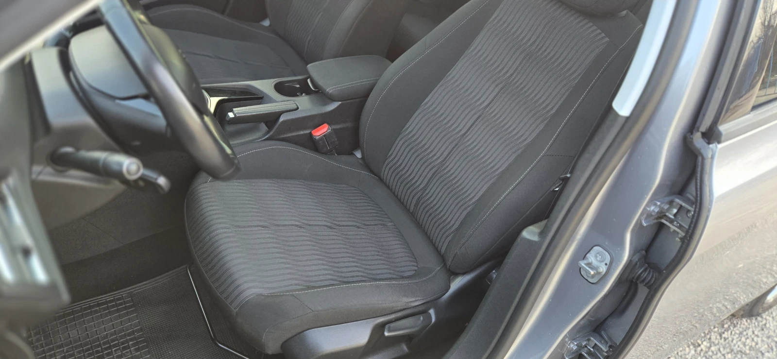 Peugeot 308 1.6hdi 92к.с., снимка 8 - Автомобили и джипове - 53707513