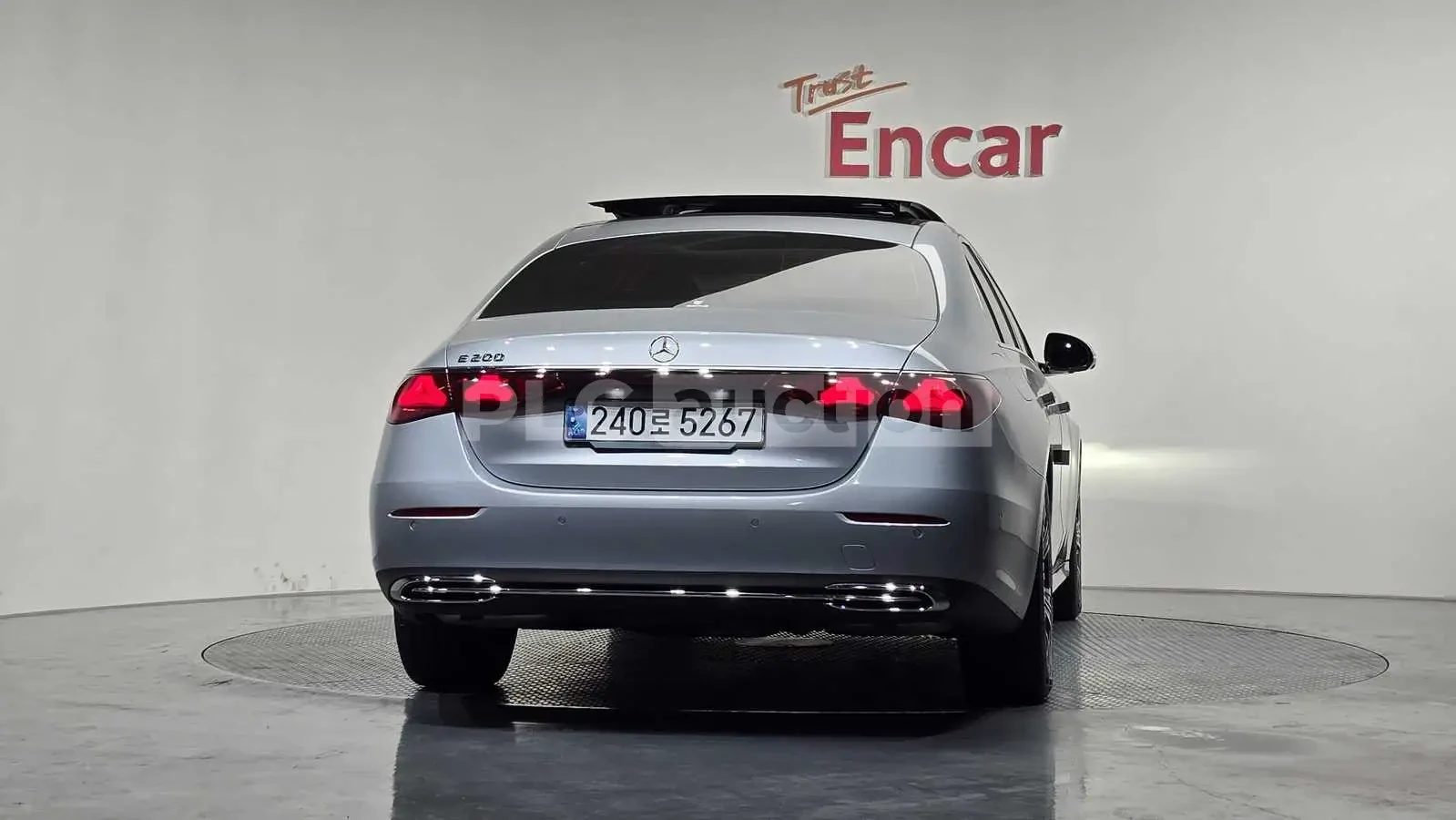 Mercedes-Benz E 200 Адаптивен круиз контрол* 360-градусова камера, снимка 4 - Автомобили и джипове - 54077190