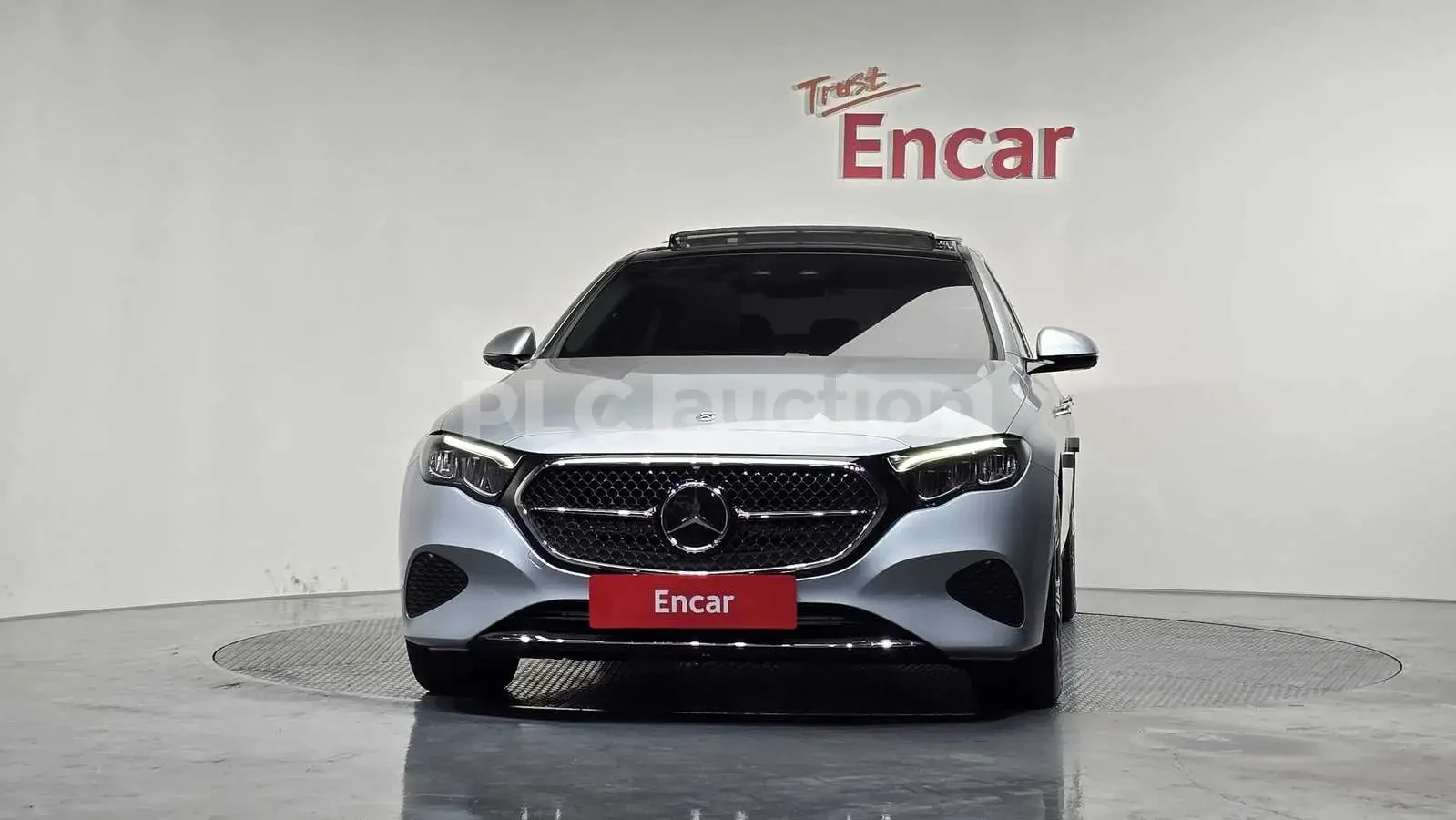 Mercedes-Benz E 200 Адаптивен круиз контрол* 360-градусова камера, снимка 3 - Автомобили и джипове - 54077190