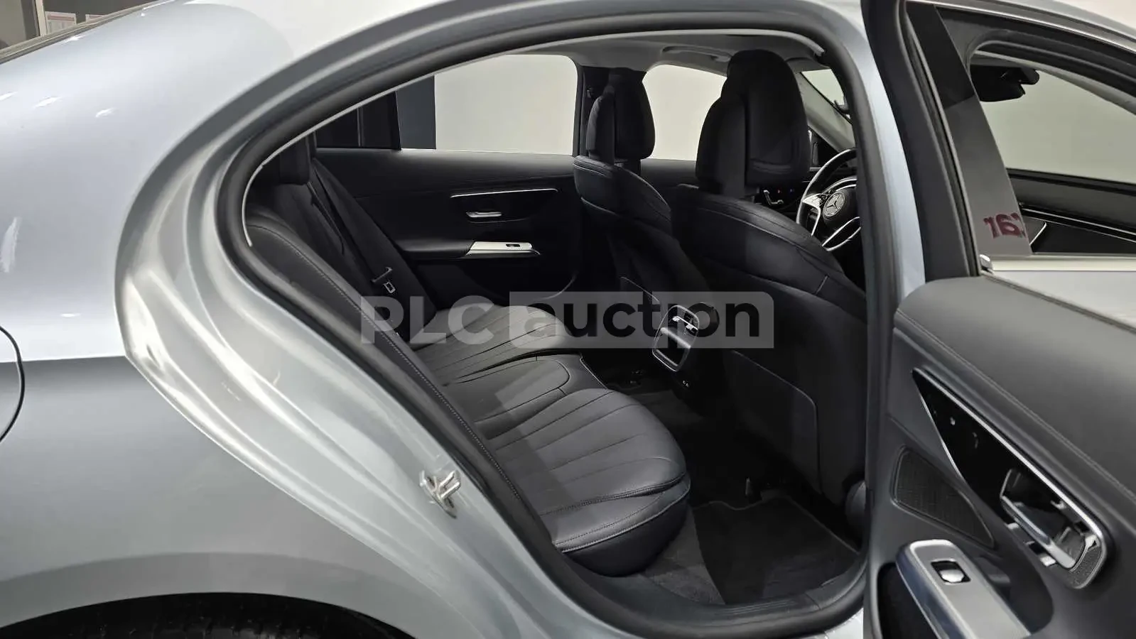 Mercedes-Benz E 200 Адаптивен круиз контрол* 360-градусова камера, снимка 12 - Автомобили и джипове - 54077190