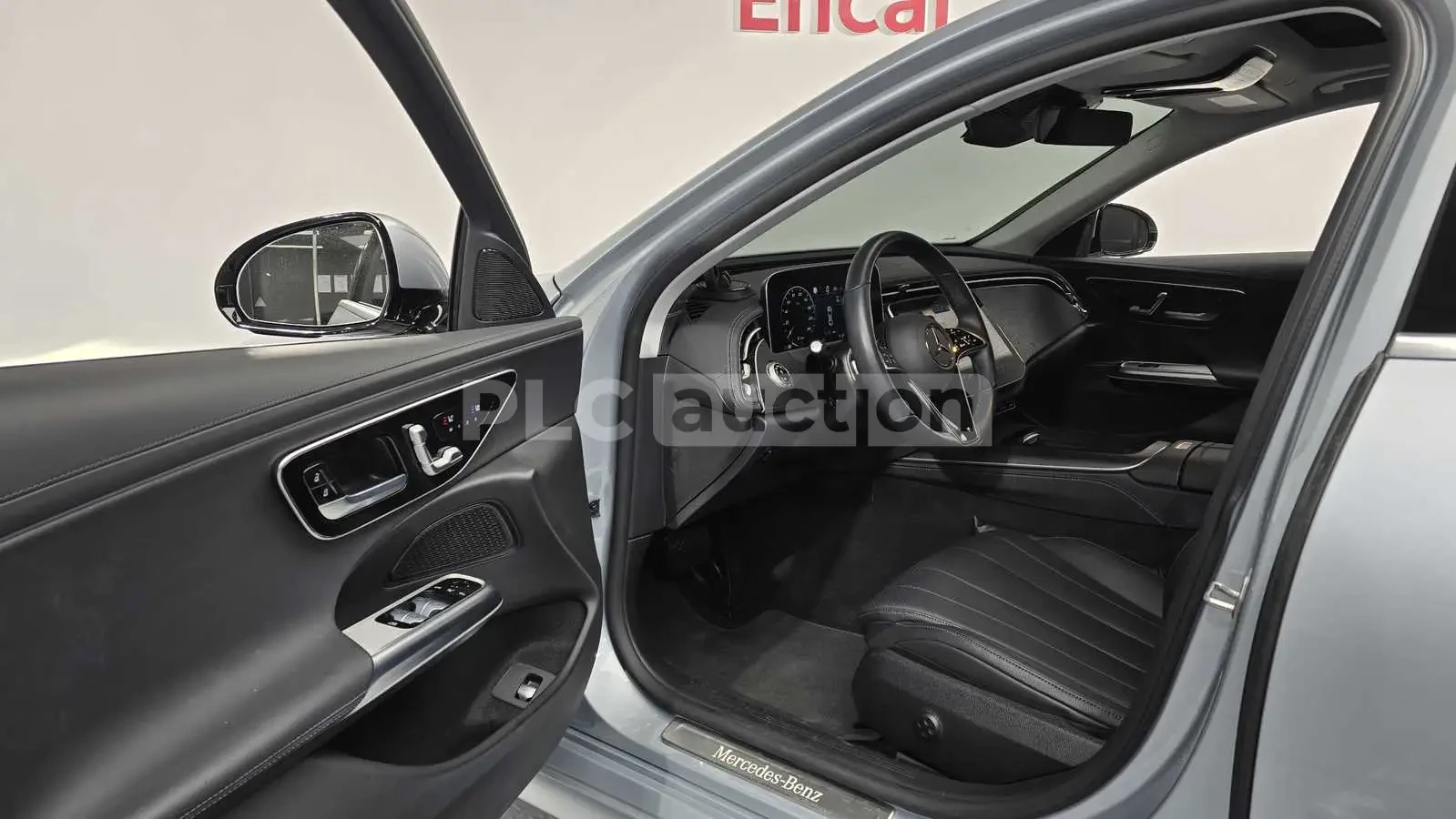 Mercedes-Benz E 200 Адаптивен круиз контрол* 360-градусова камера, снимка 10 - Автомобили и джипове - 54077190