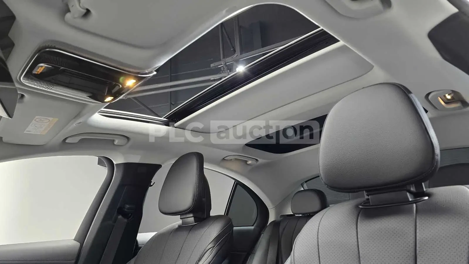 Mercedes-Benz E 200 Адаптивен круиз контрол* 360-градусова камера, снимка 17 - Автомобили и джипове - 54077190