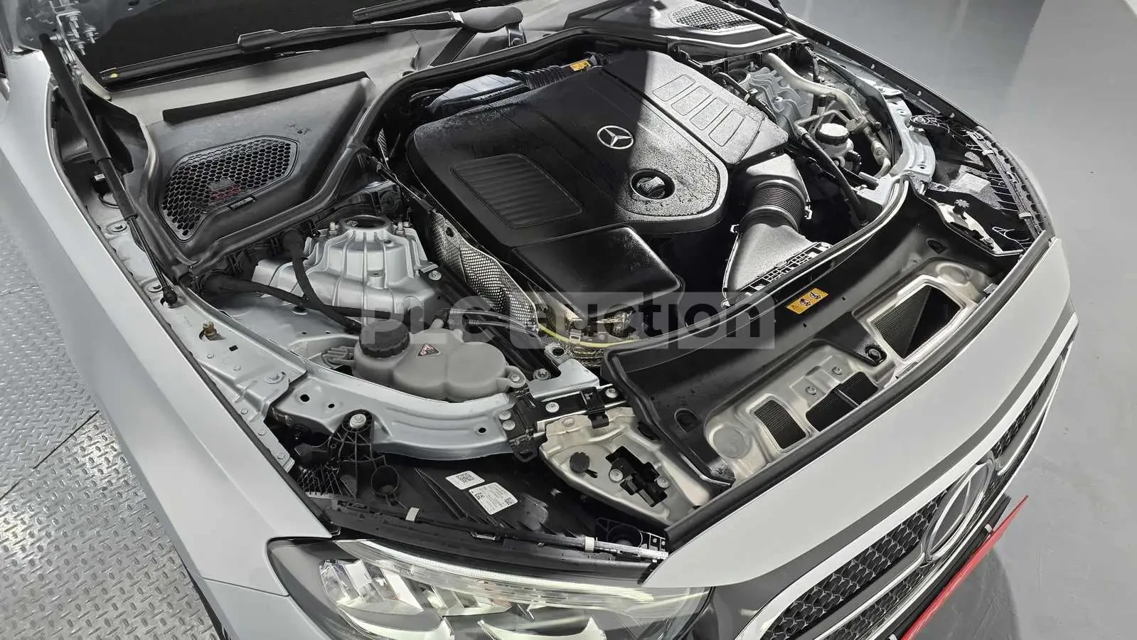 Mercedes-Benz E 200 Адаптивен круиз контрол* 360-градусова камера, снимка 6 - Автомобили и джипове - 54077190