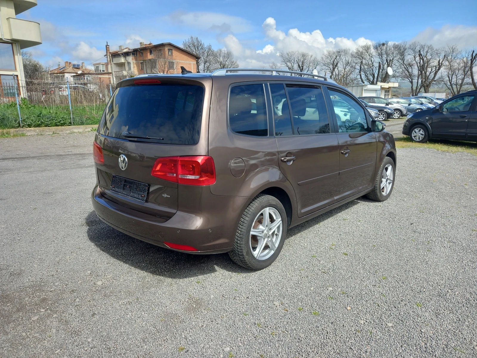 VW Touran 1.6TDI, снимка 4 - Автомобили и джипове - 54079555