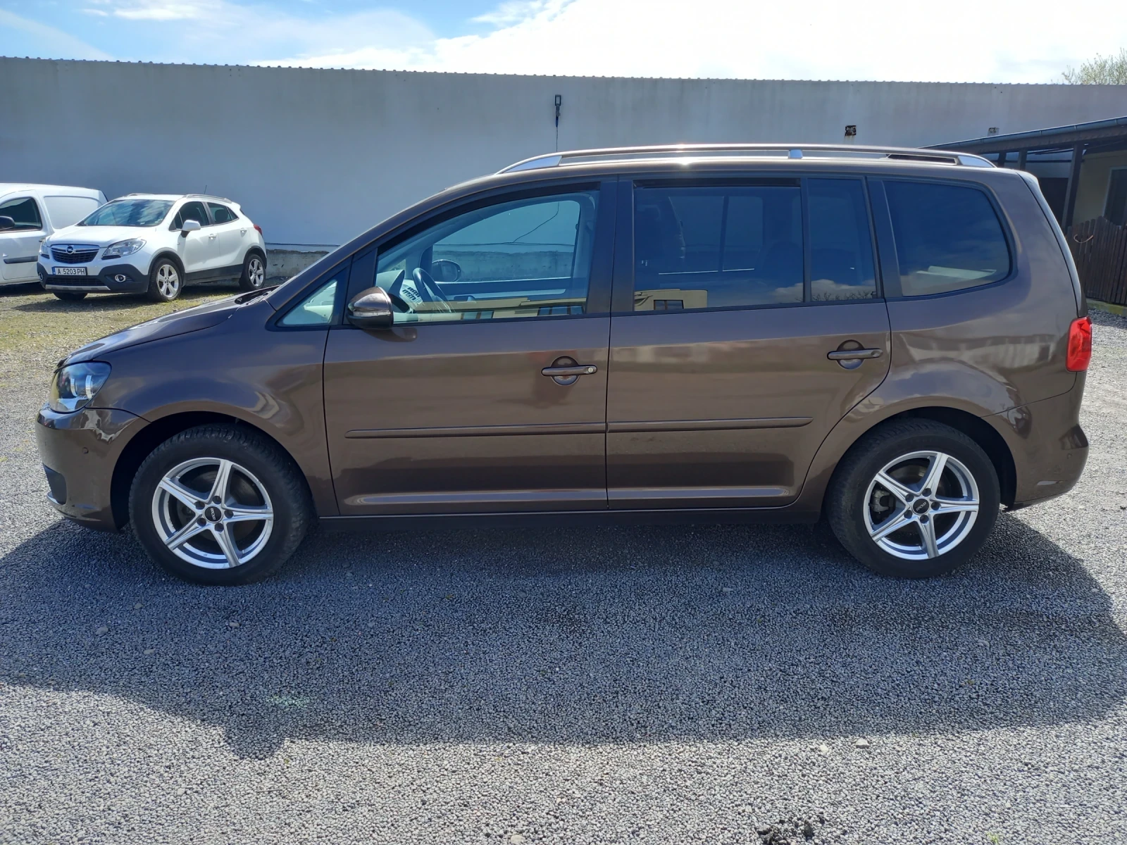 VW Touran 1.6TDI, снимка 7 - Автомобили и джипове - 54079555