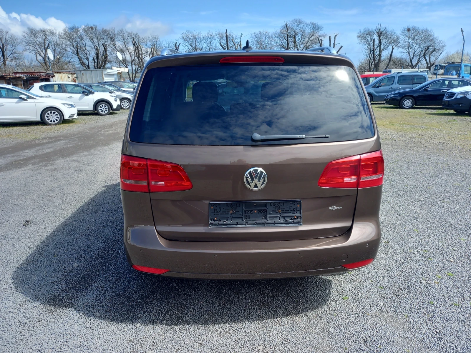 VW Touran 1.6TDI, снимка 5 - Автомобили и джипове - 54079555