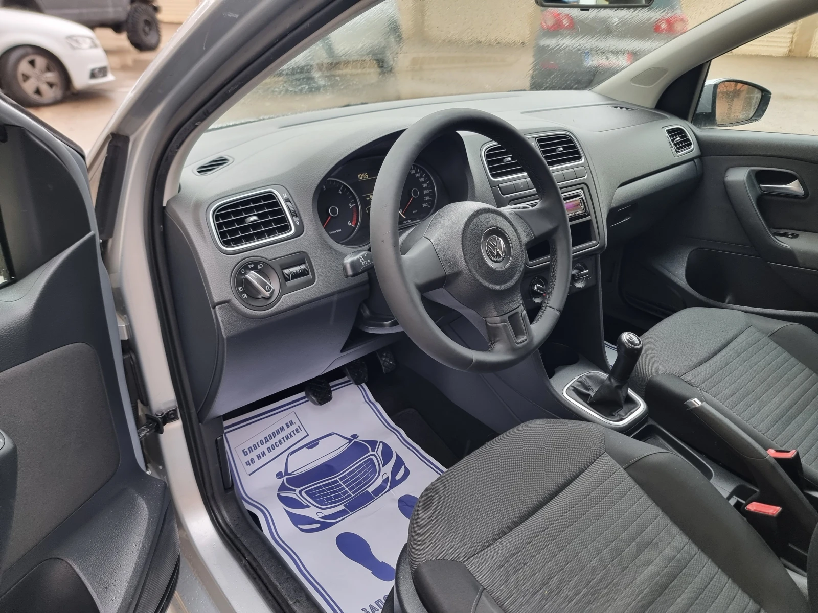 VW Polo 1.6 TDI 90 Кс, снимка 10 - Автомобили и джипове - 54157825