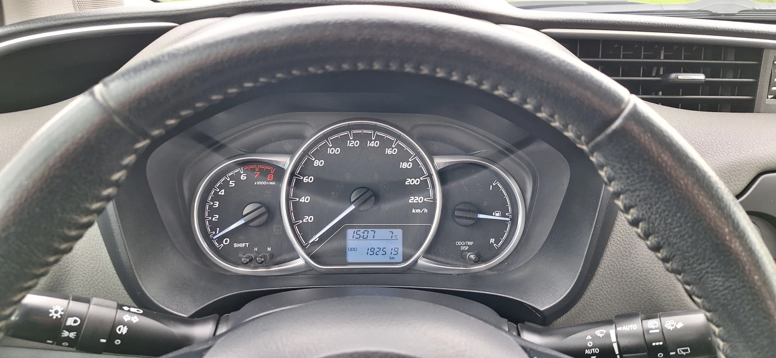 Toyota Yaris 1.5 VVT-I  112k, снимка 10 - Автомобили и джипове - 54398839