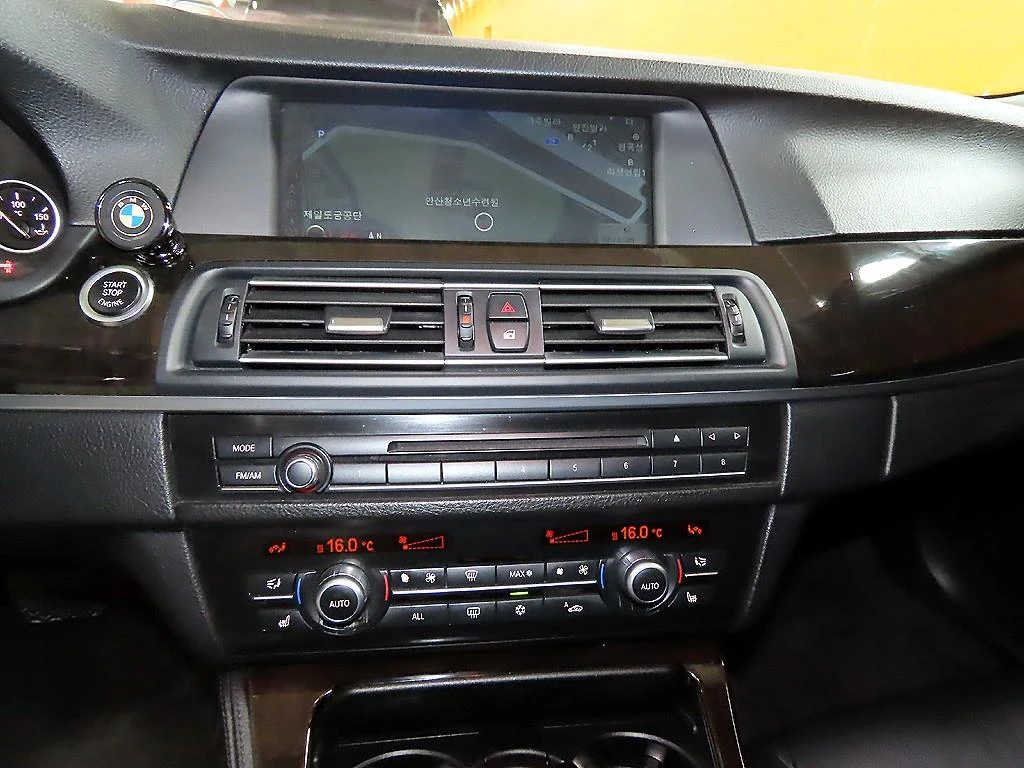 BMW 520 HUD* ЛЮК* КРАЙНА ЦЕНА, снимка 12 - Автомобили и джипове - 55496054