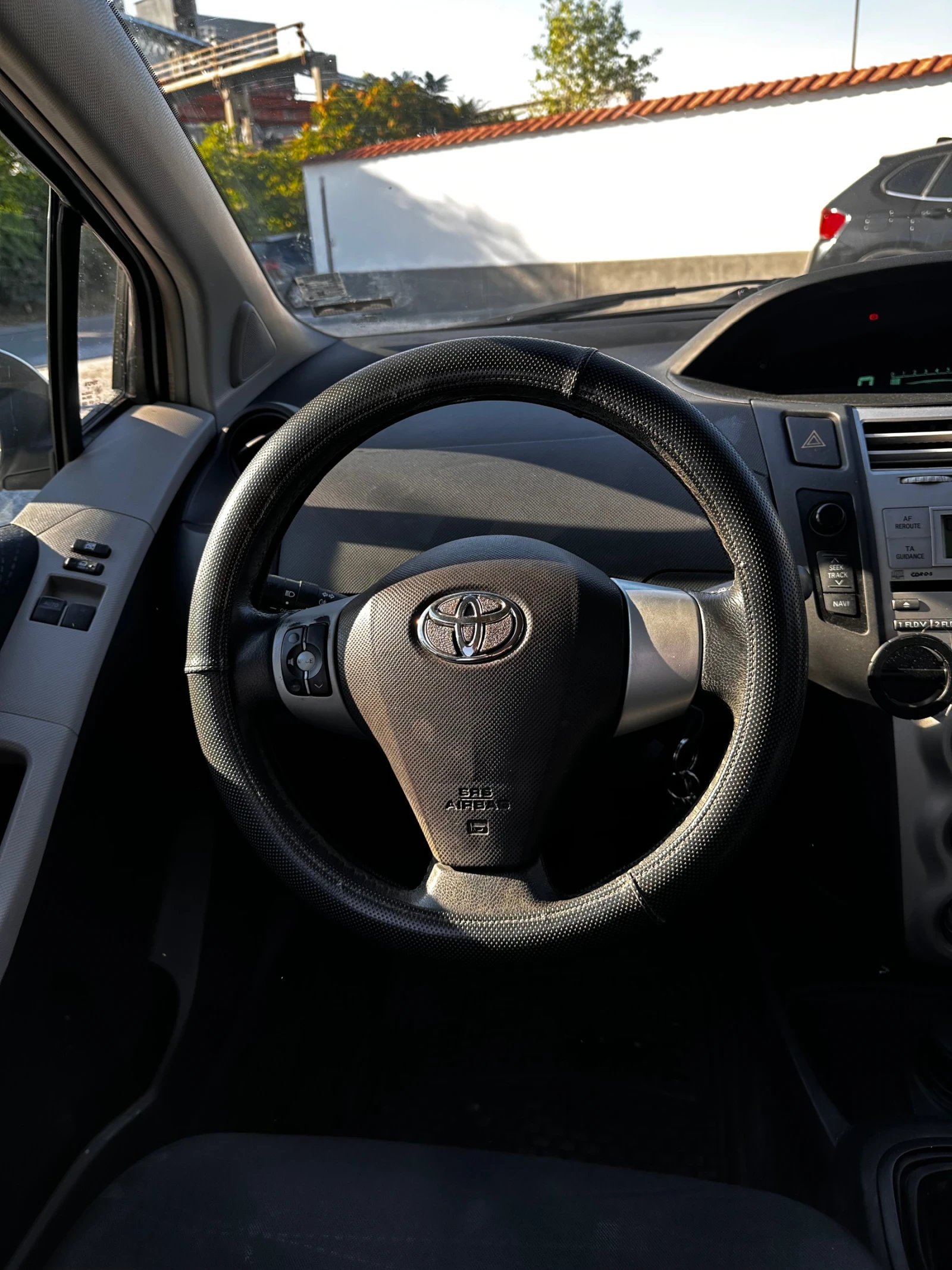 Toyota Yaris 1.33, снимка 6 - Автомобили и джипове - 55565611