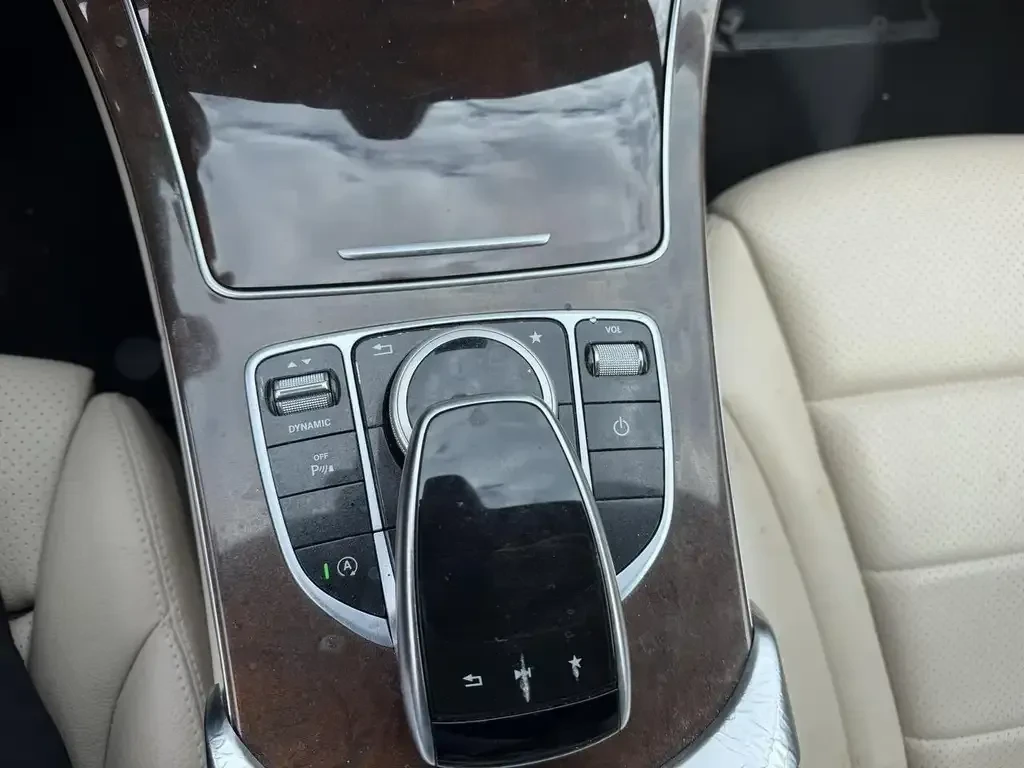 Mercedes-Benz C 300 4MATIC | Panoramic | CarPlay | Blind Spot, снимка 10 - Автомобили и джипове - 55823234