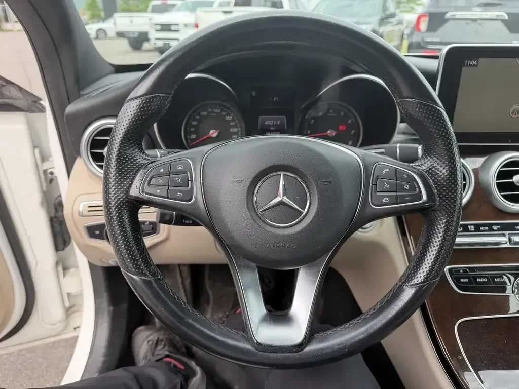 Mercedes-Benz C 300 4MATIC | Panoramic | CarPlay | Blind Spot, снимка 6 - Автомобили и джипове - 55823234