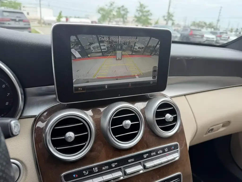 Mercedes-Benz C 300 4MATIC | Panoramic | CarPlay | Blind Spot, снимка 8 - Автомобили и джипове - 55823234