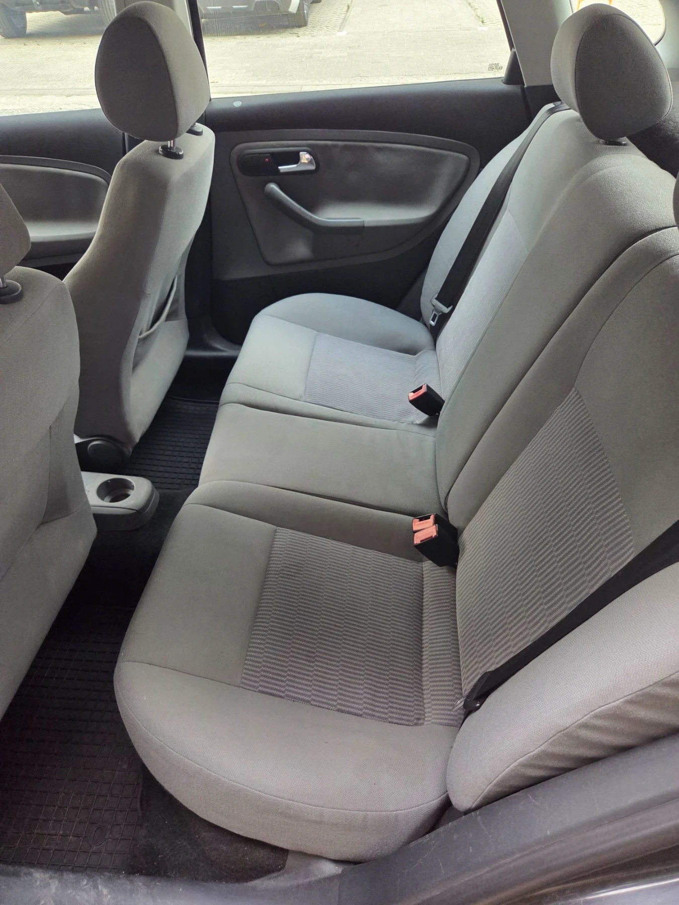 Seat Ibiza, снимка 8 - Автомобили и джипове - 55897716