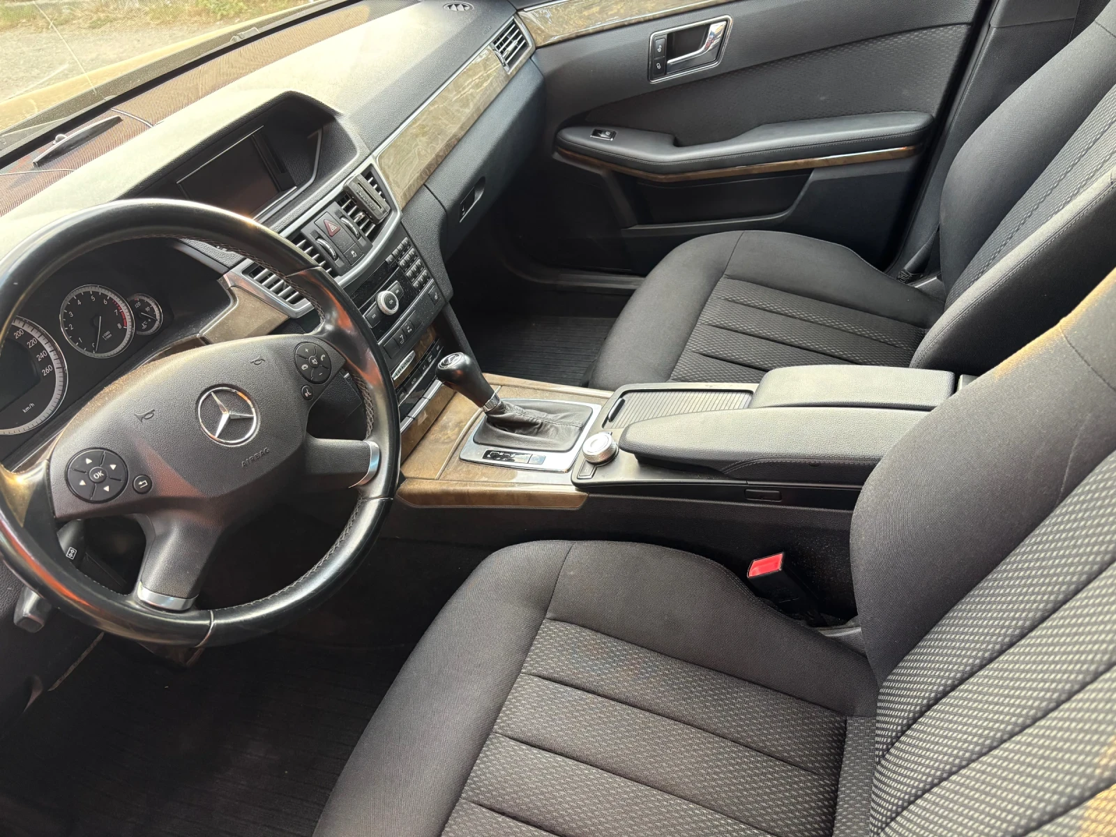 Mercedes-Benz E 200 2.0, снимка 9 - Автомобили и джипове - 56160639
