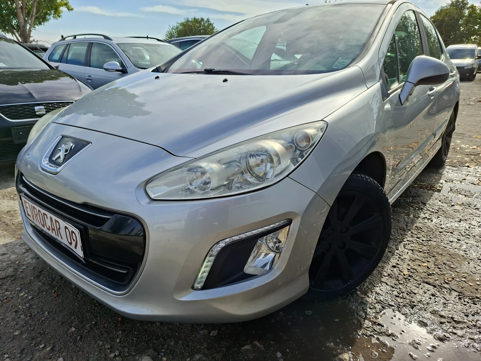 Peugeot 308 е hdi КАТО НОВ