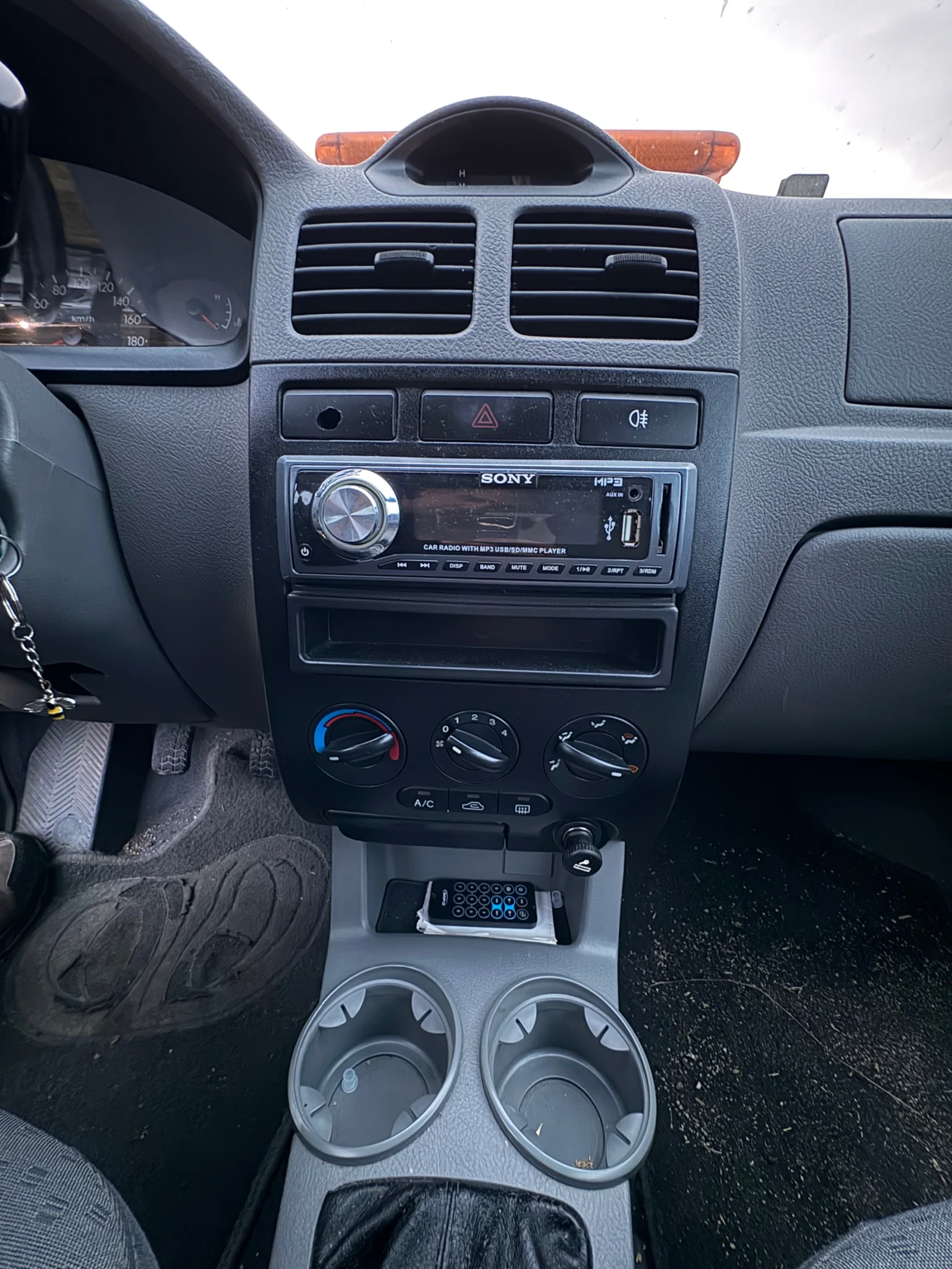 Kia Rio, снимка 5 - Автомобили и джипове - 56685647