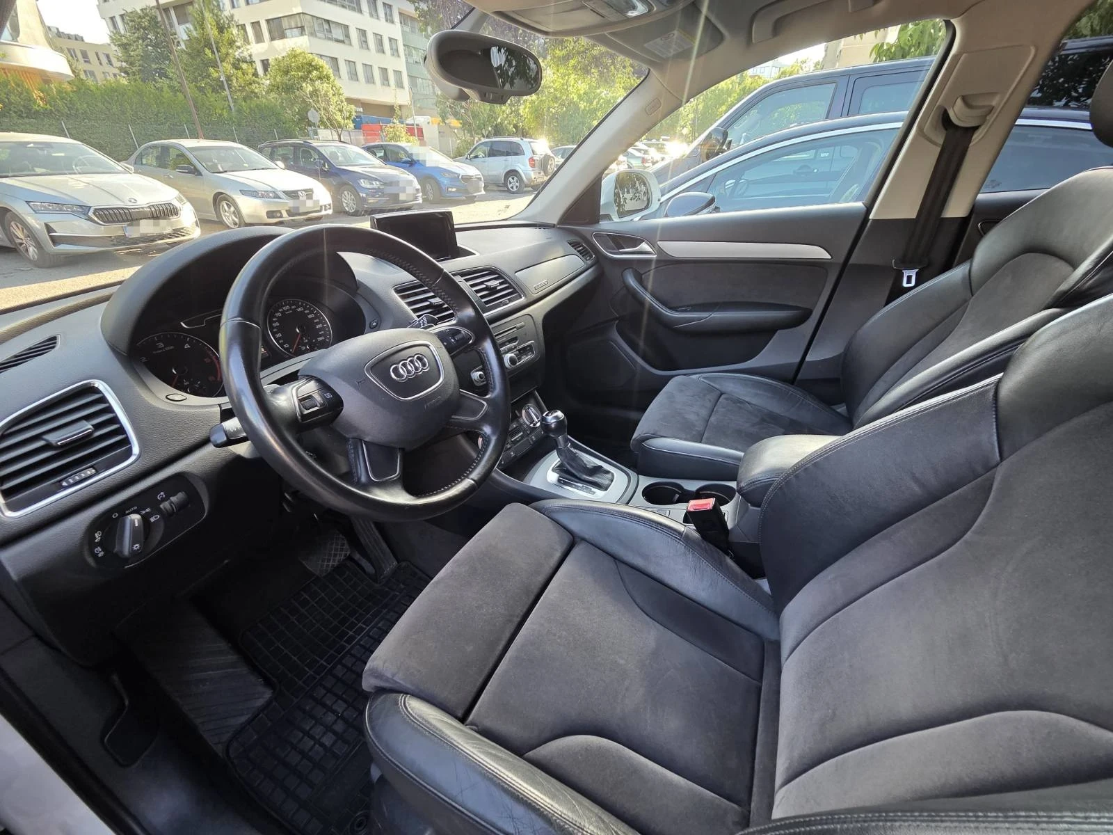 Audi Q3 2.0 TDI, снимка 9 - Автомобили и джипове - 55566680