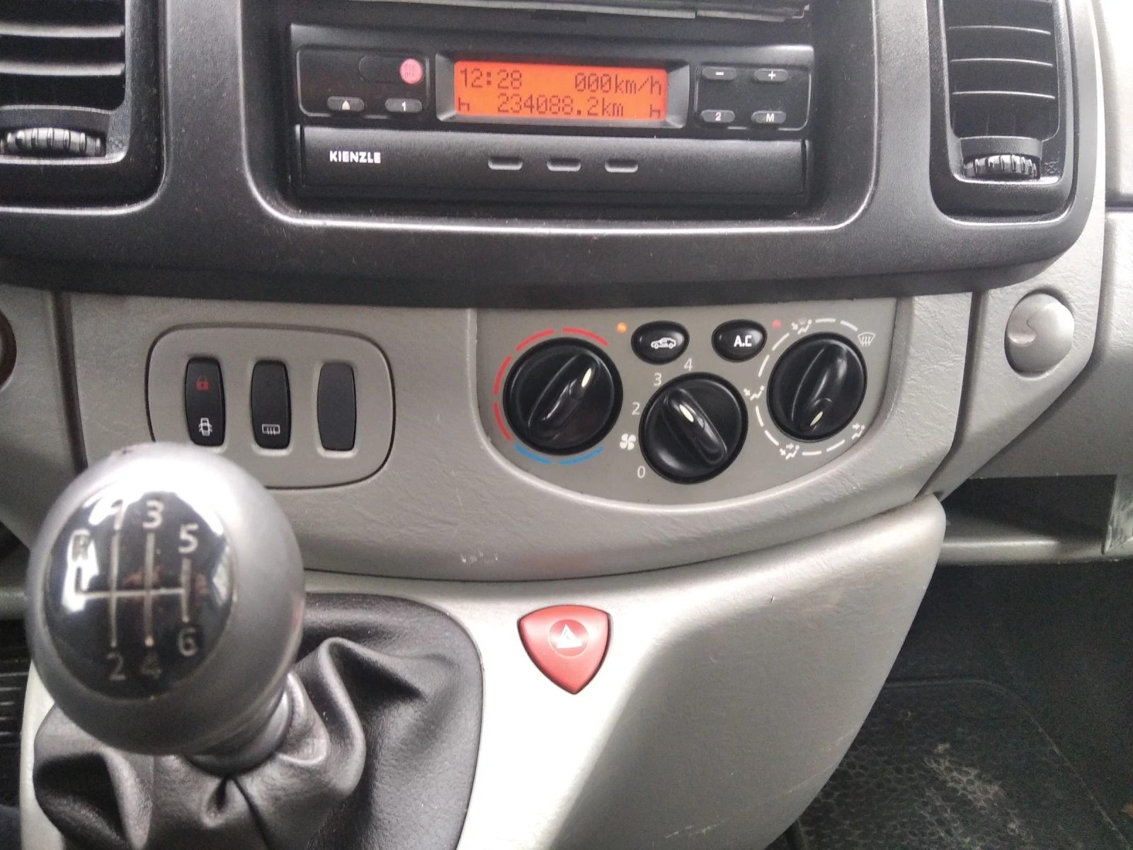 Opel Movano 1.9 6SK 5+ 1 - изображение 10