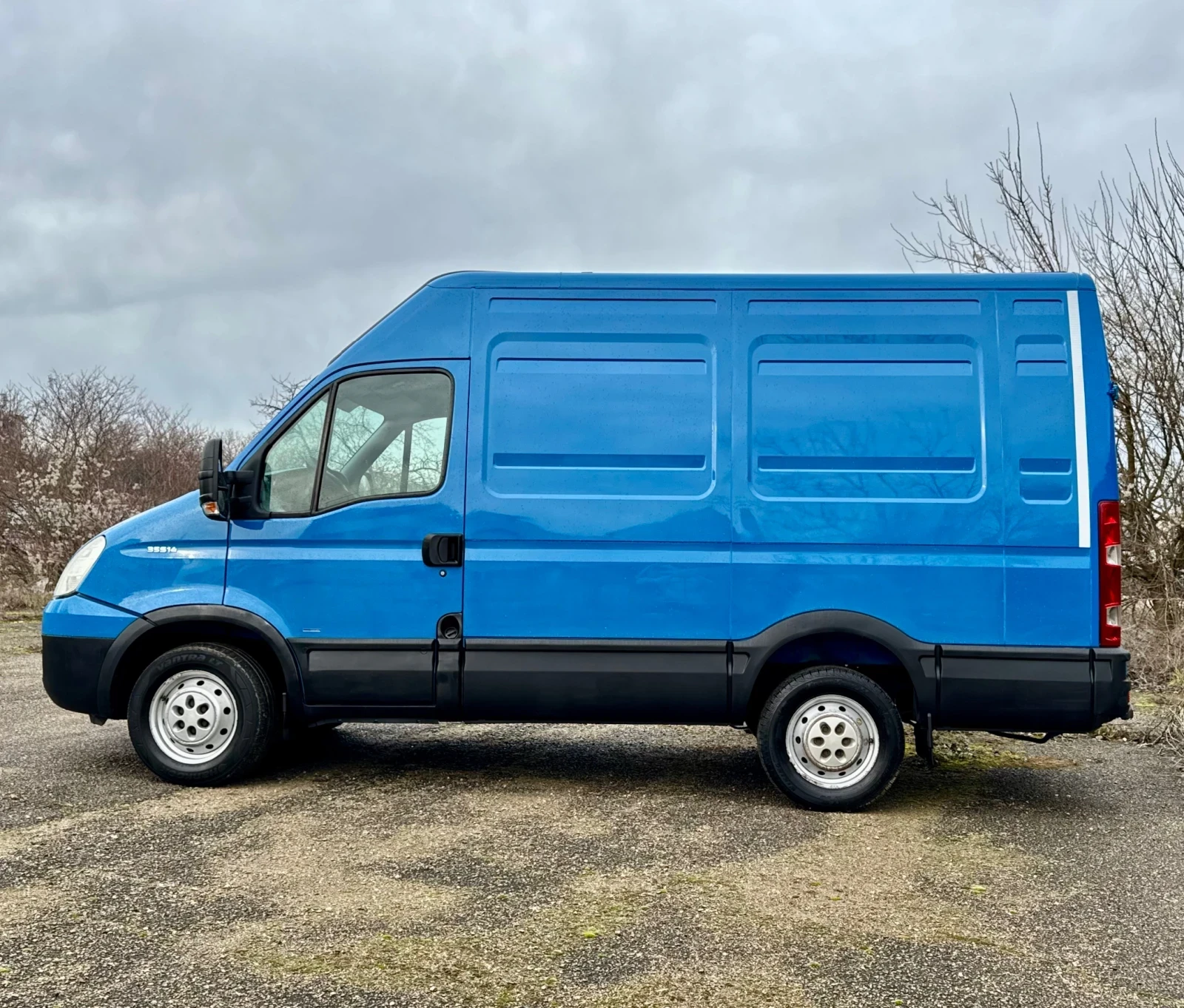 Iveco Daily Климатик* Седалка на Килограми* Сервизна История, снимка 3 - Бусове и автобуси - 53809597