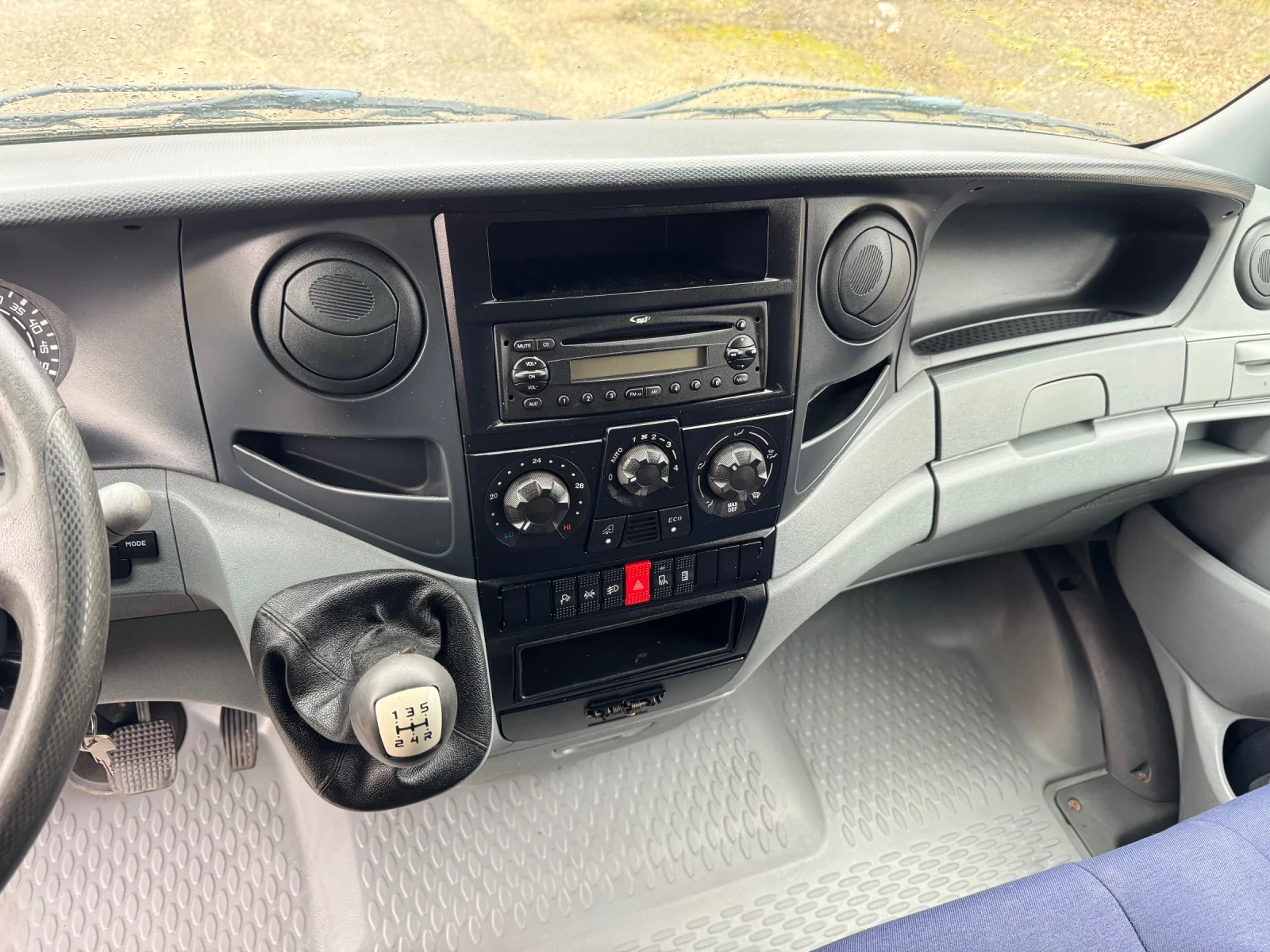 Iveco Daily Климатик* Седалка на Килограми* Сервизна История, снимка 14 - Бусове и автобуси - 53809597