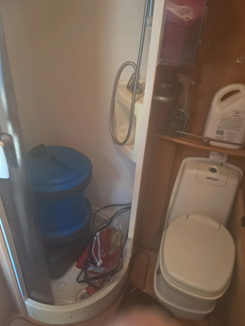 Каравана Swift Utopia 530, снимка 9 - Каравани и кемпери - 52686226