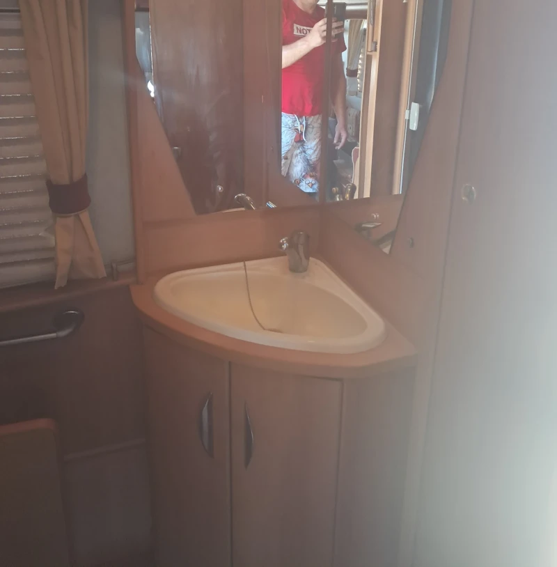 Каравана Swift Utopia 530, снимка 2 - Каравани и кемпери - 52686226