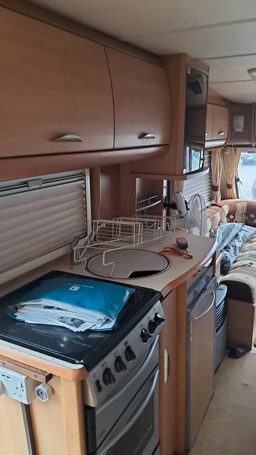 Каравана Swift Utopia 530, снимка 16 - Каравани и кемпери - 52686226