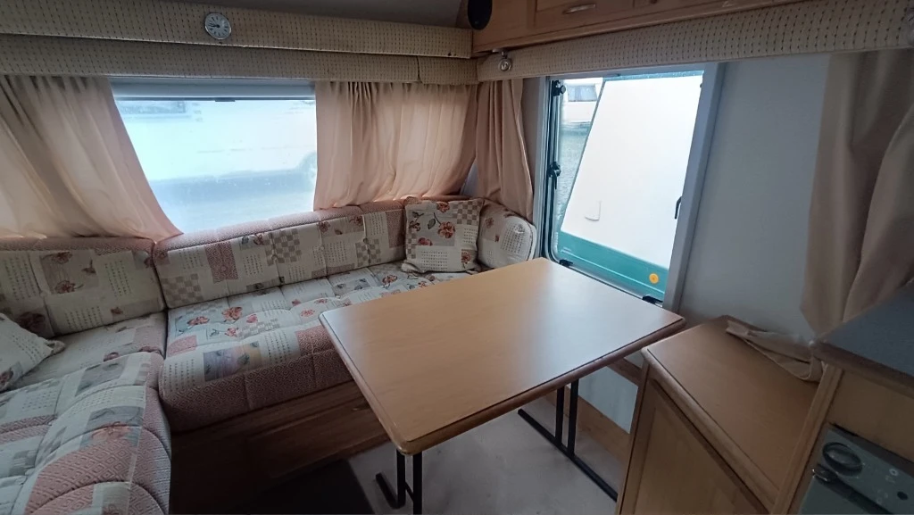 Каравана Avondale 555, снимка 6 - Каравани и кемпери - 55009347