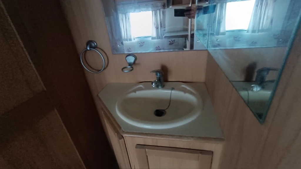 Каравана Avondale 555, снимка 13 - Каравани и кемпери - 55009347