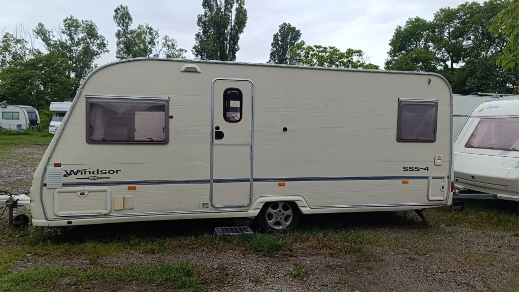 Каравана Avondale 555, снимка 2 - Каравани и кемпери - 55009347