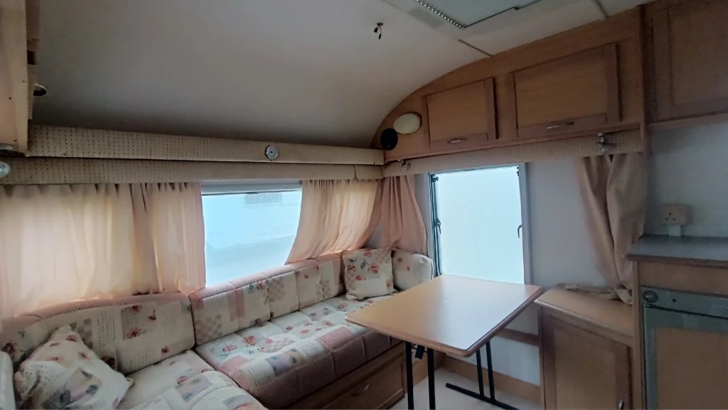Каравана Avondale 555, снимка 5 - Каравани и кемпери - 55009347