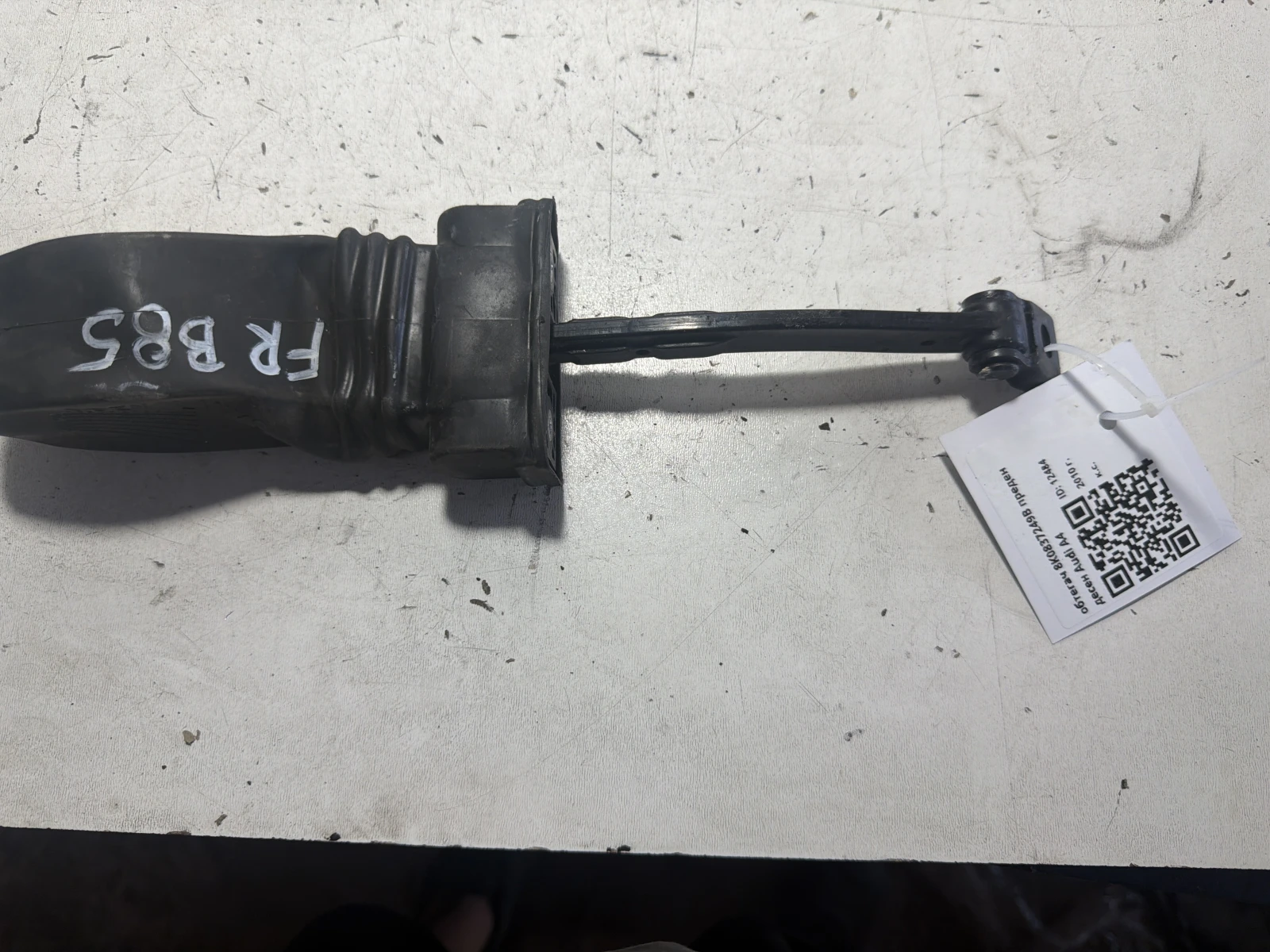 обтегач 8K0837249B преден десен Audi A4