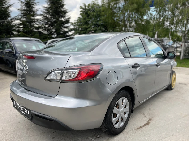 Mazda 3 1.6i DOHC Sedan, снимка 4 - Автомобили и джипове - 45731602