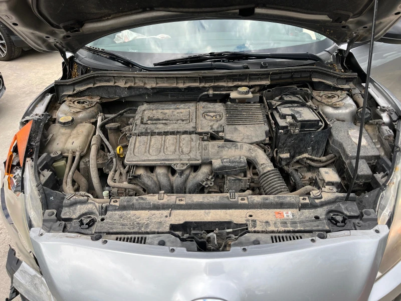 Mazda 3 1.6i DOHC Sedan, снимка 14 - Автомобили и джипове - 45731602