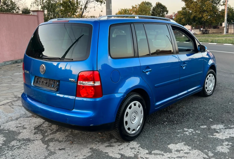 VW Touran 1.9 TDl 2006г 6+ 1, снимка 4 - Автомобили и джипове - 47368659