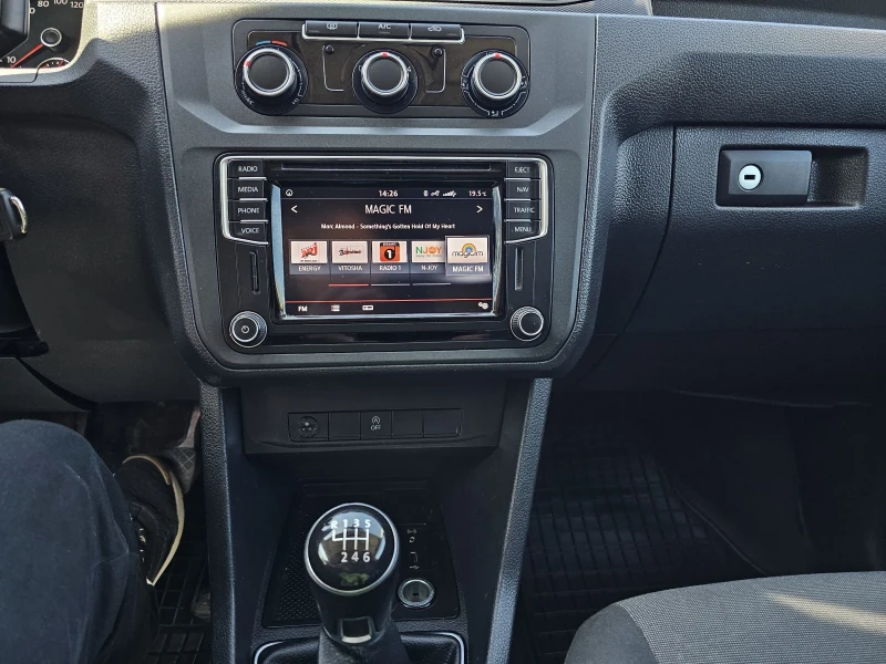 VW Caddy 1.4ТGI 2017г. Фабричен Метан Виж описанието, снимка 13 - Автомобили и джипове - 52505472