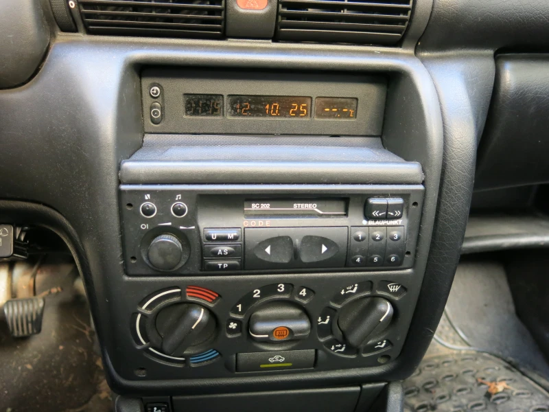 Opel Astra 1, 6i, снимка 7 - Автомобили и джипове - 52653750