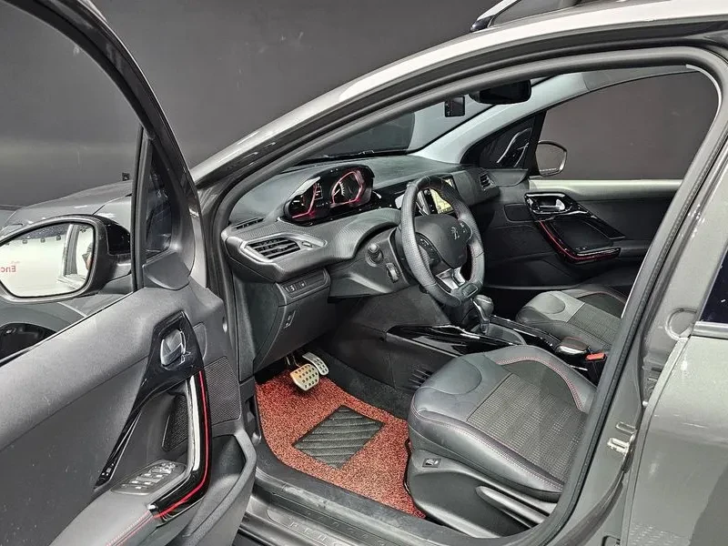 Peugeot 2008 1.5 Bluehdi Gt Line, снимка 10 - Автомобили и джипове - 55299444