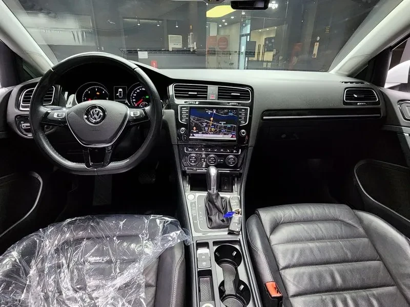 VW Golf 2.0 Tdi Premium, снимка 7 - Автомобили и джипове - 55830376