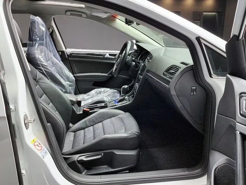 VW Golf 2.0 Tdi Premium, снимка 10 - Автомобили и джипове - 55830376
