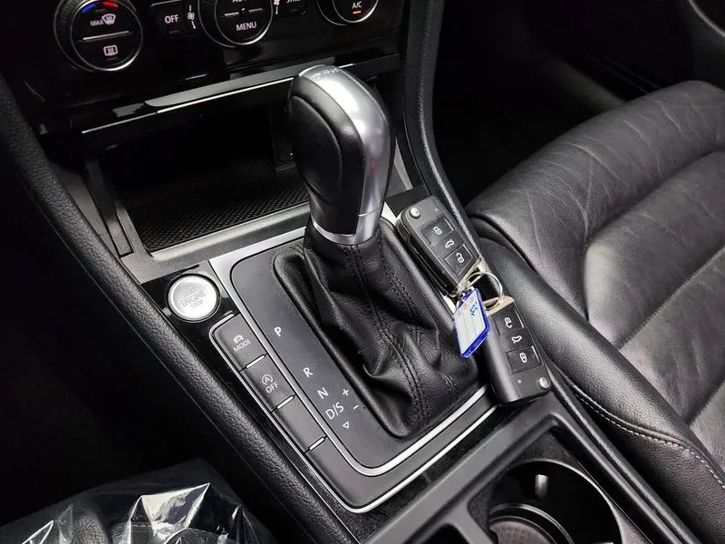 VW Golf 2.0 Tdi Premium, снимка 9 - Автомобили и джипове - 55830376